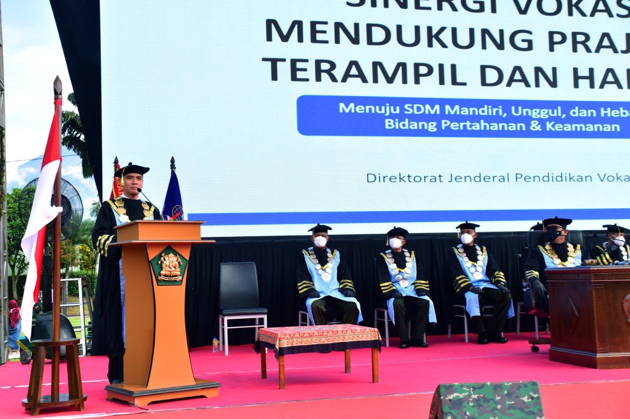 Dankodiklatad Pimpin Wisuda Sarjana Terapan Poltekad Kodiklatad 2017-2020