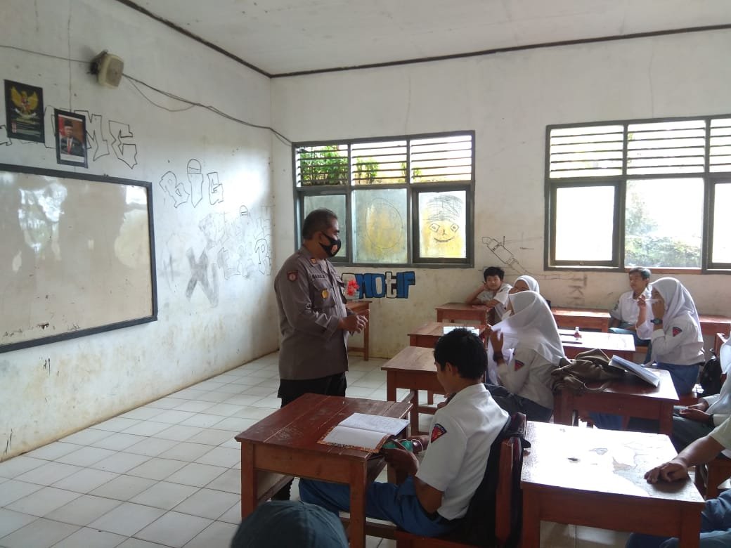 Kapolsek Saketi Himbaul 5M Kepada Siswa Sekolah di Pandeglang