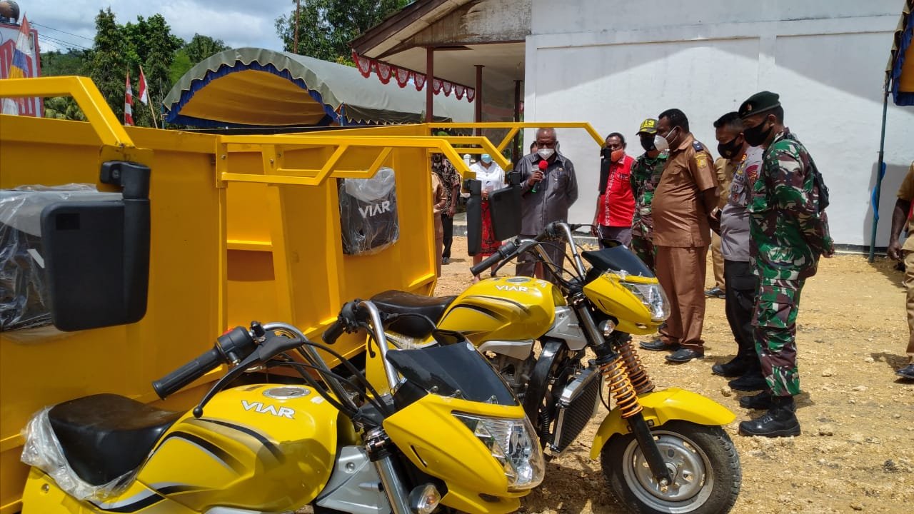 Satgas Yonif MR 413 Kostrad Amankan Peresmian Kantor Bamuskam di Kampung Koya Koso