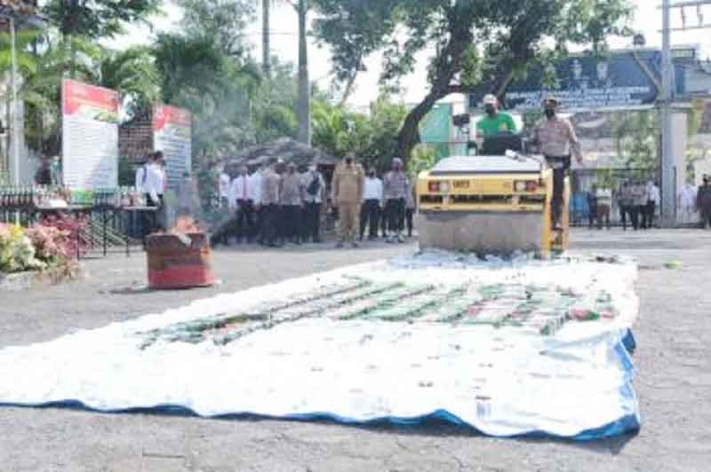 Forkopimda Musnahkan Miras dan Narkoba