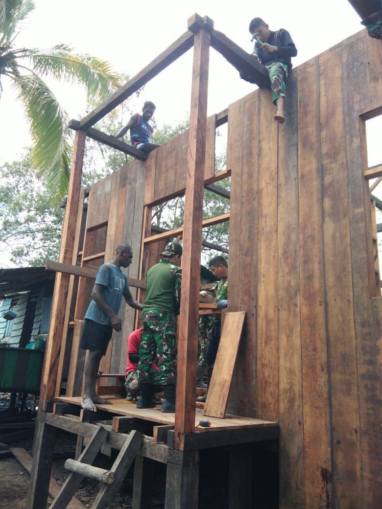 Toni Akimuri: Terima Kasih Anak TNI Telah Membangun Kampung Kami