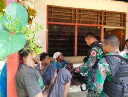 Satgas Yonif 126/KC Obati Warga Perbatasan Door to Door