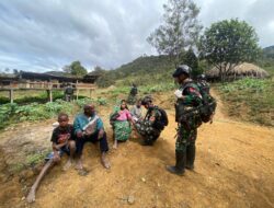 Yonif Mekanis 203/AK Keliling Kampung Layani Kesehatan Warga