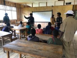 Satgas Yonif Mekanis 203/AK Gelar Giat Gadik di SD Inpres Brume Balingga