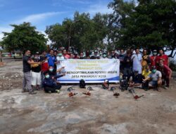 Koramil Pemangkat Gelar Karya Bakti di Pesisir untuk Dukung Potensi Wisata