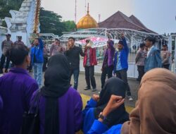 Refleksi Hardiknas, Aliansi BEM Serang Raya Aksi di Depan Kantor Bupati
