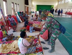 Banjir di Keerom, Satgas Yonif MR 413 Kostrad Buka Dapur Umum untuk Pengungsi