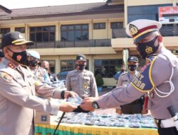 Kapolres Cilegon Serahkan Masker Secara Simbolis