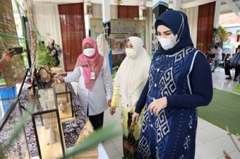 Aminah Harap Kreasi Bambu Jadi Andalan Daerah