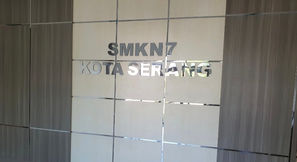 Oknum Guru Jual Seragam Rp2,2 Juta di SMKN 7 Serang, Sekolah Lepas Tangan