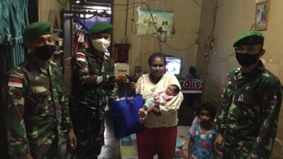 Prajurit Satgas Yonif 312 Kunjungi Warga yang Melahirkan untuk Pererat Persaudaraan