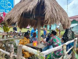 Satgas Yonif Raider 142/KJ Pos Eragayam Sambut Kunjungan Kadistrik dan Warga