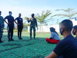 Personel Satgas Yonif 642 Latih Bela Negara untuk CPNS Cabjari Sanggau di Entikong