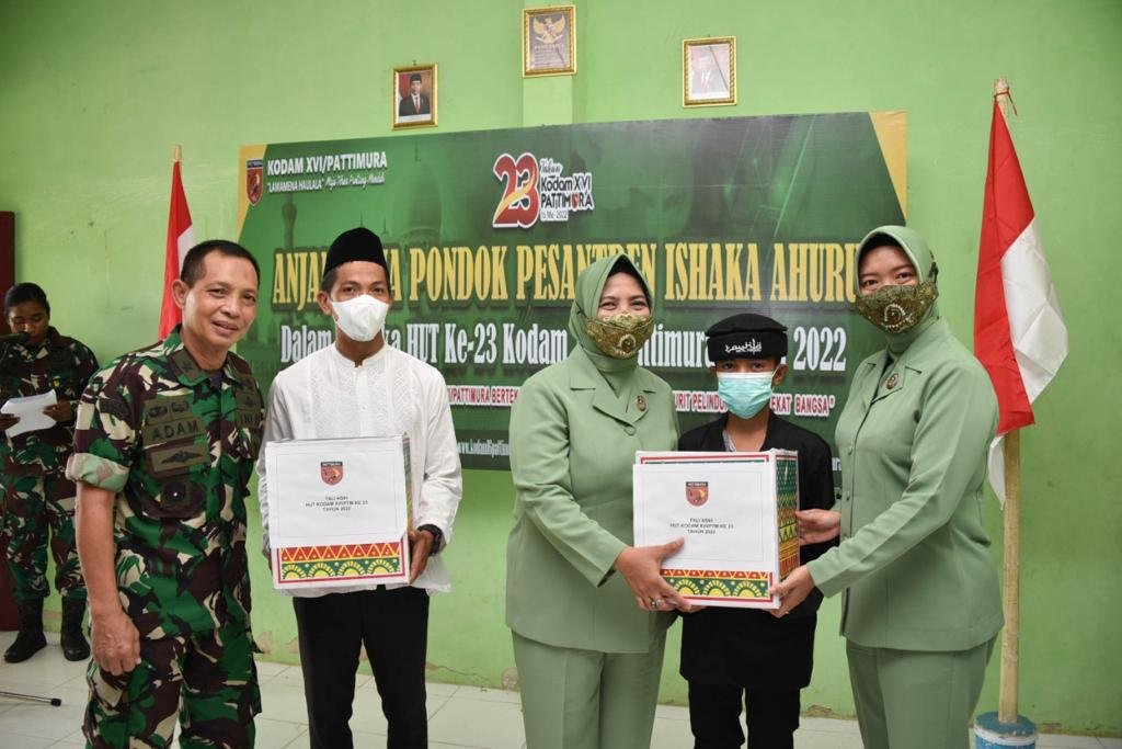 HUT Kodam ke-23 Mutiara Pattimura Berbagi Kasih di Panti dan Pesantren