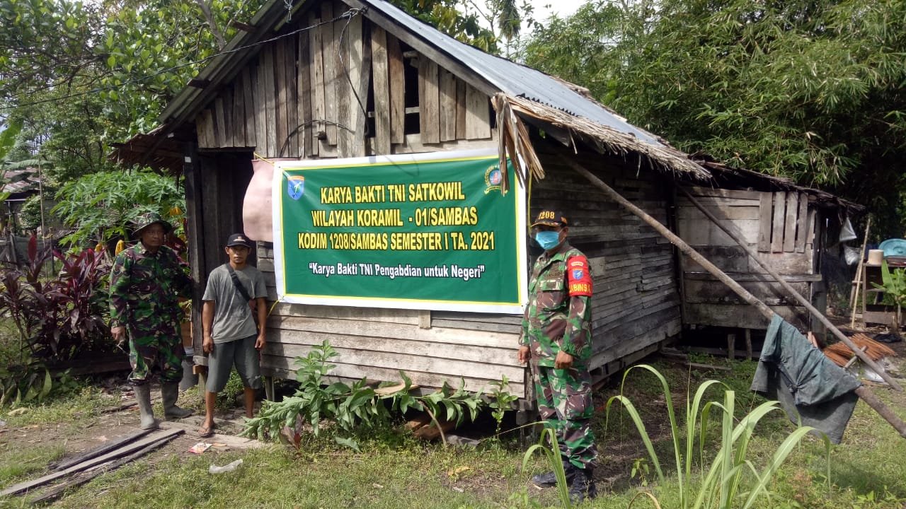 Koramil 01/Sambas Bedah Rumah dalam Pengabdian untuk Negeri