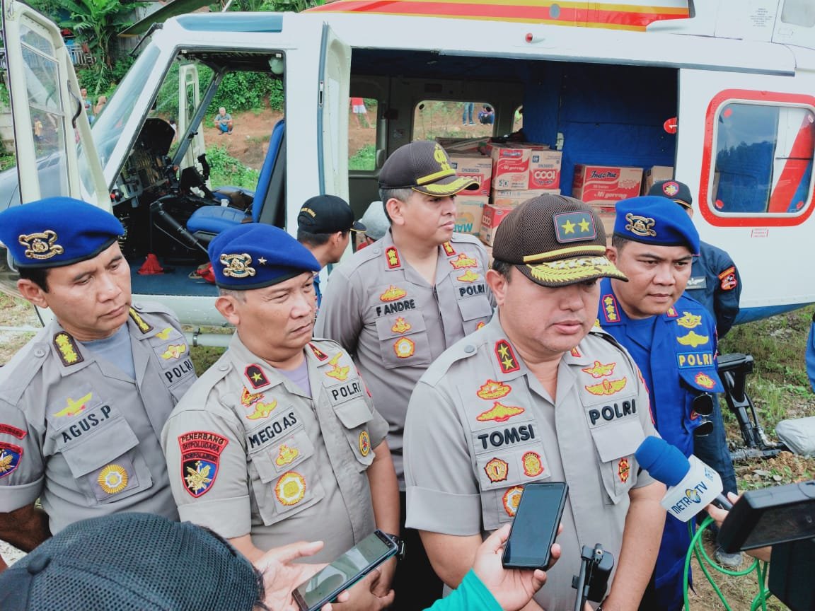 Polda Banten Kirim Bantuan Logistik Korban Banjir Lebak via Jalur Udara