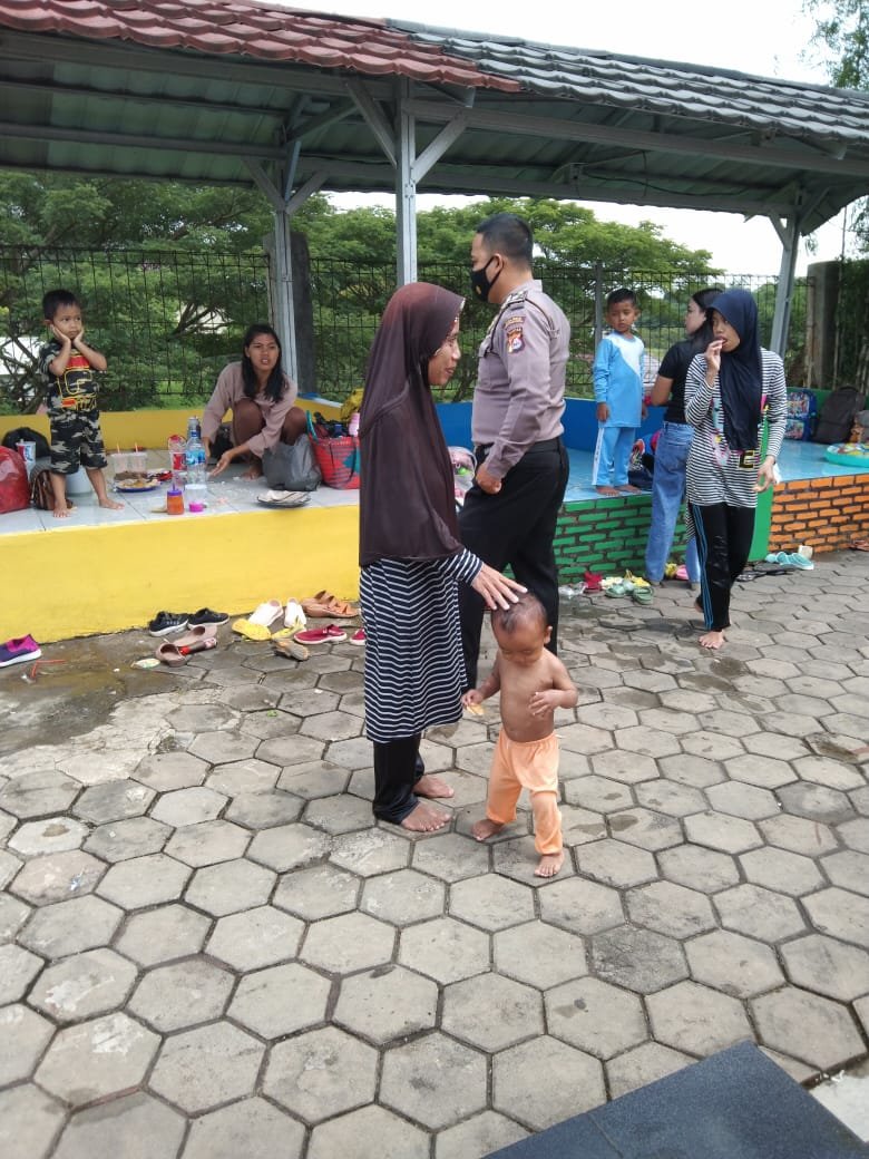 Polsek Curug Ingatkan Pengunjung Waterboom Patuhi Prokes Cegah Covid