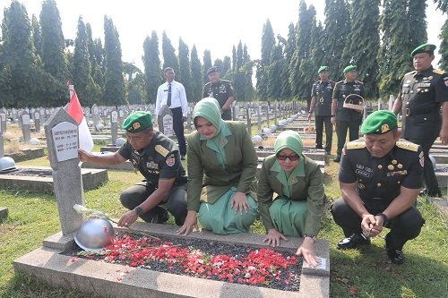 Kapusziad Pimpin Ziarah ke TMPNU Kalibata