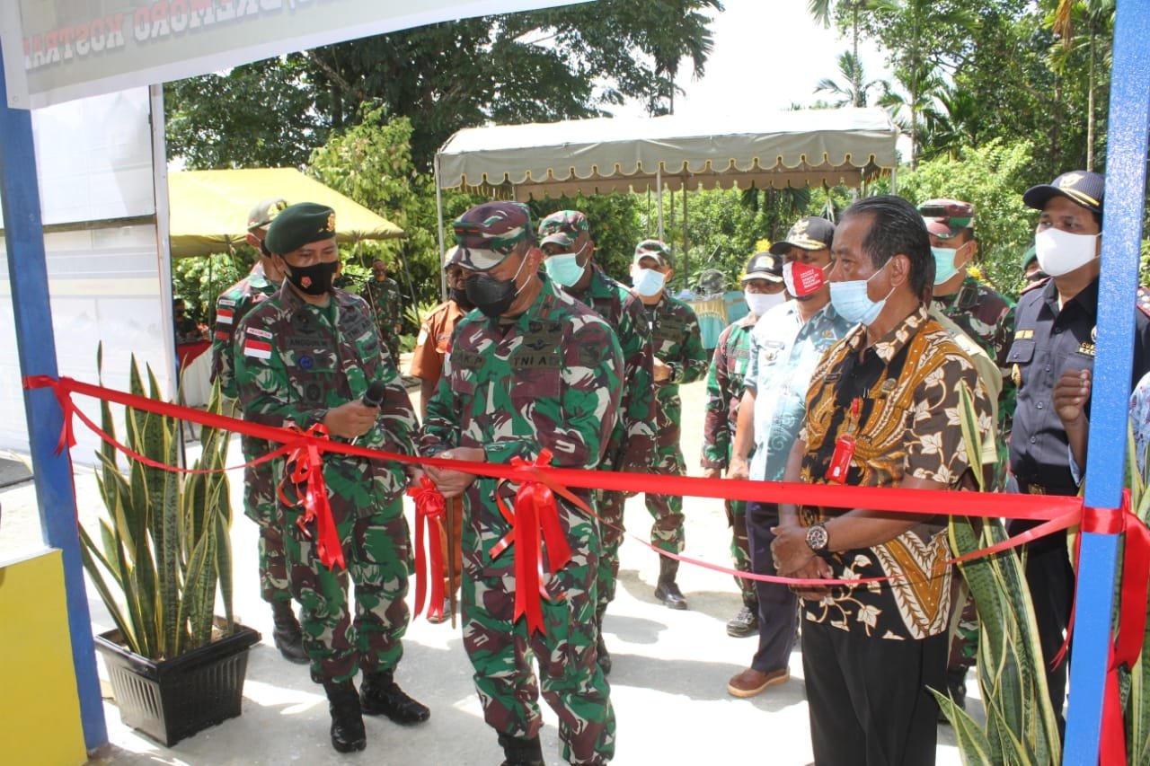 Satgas Yonif 413 Kostrad dan Dankolakopsrem 172/PWY Resmikan Renovasi Gereja Yowong
