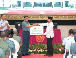 TNI Salurkan Zakat Melalui BAZNAS RI