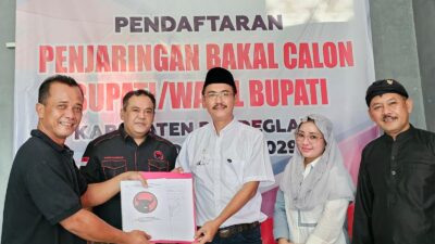 Uday Suhada ambil formulir pendaftaran bakal calon Bupati Pandeglang