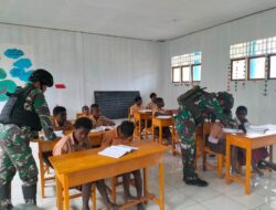 Satgas Yonif Raider 142/KJ Bantu Anak Papua Cerdas dengan Berbagai Cara