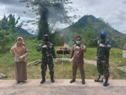 Satgas Pamtas Yonif 642 dan Karantina Pertanian Entikong Musnahkan Barang Bawa Hama Penyakit Hewan dari Malaysia