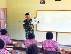 Yonif Raider 142/KJ Ajarkan Bahasa Inggris untuk Anak di Papua