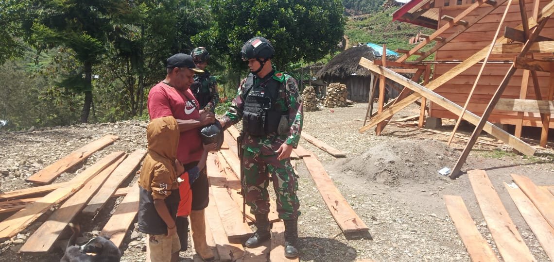 Satgas Pamrahwan Yonif RK 751/VJS Anjangsana Tokoh Agama di Pamrahwan