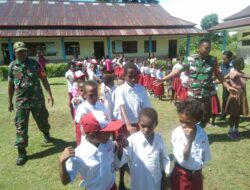 Babinsa Koramil Mapurujaya Latih PBB Sambali Bekali Wasbang ke Pelajar SD