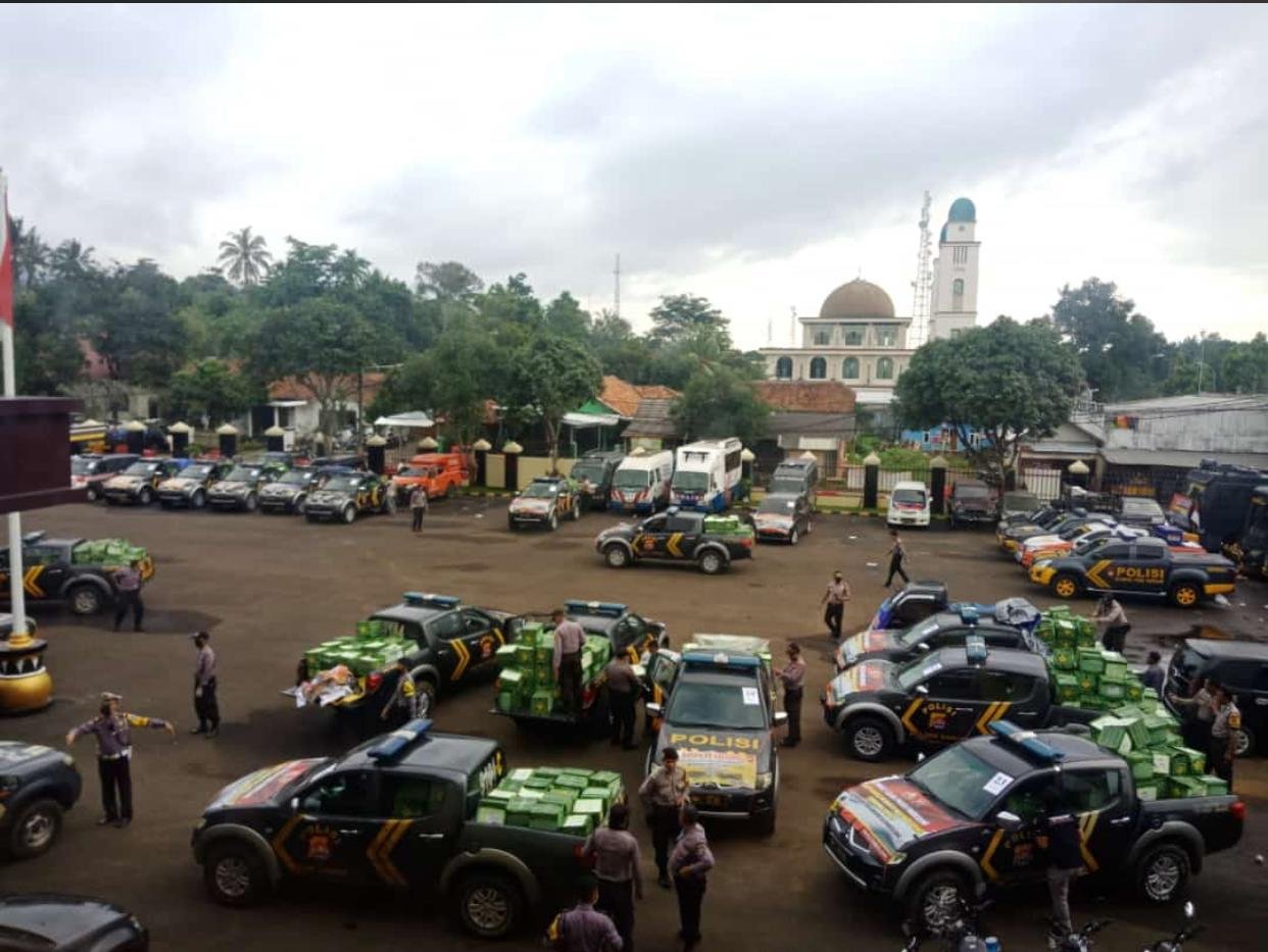 TNI dan Polri Banten Salurkan 1500 Paket Sembako Tanggap Dampak Covid-19