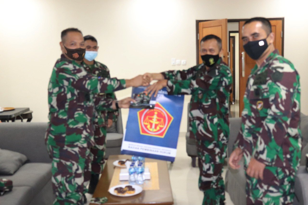 Babinkum TNI Seribu Buku Saku HAM dan HHI ke Koopssus