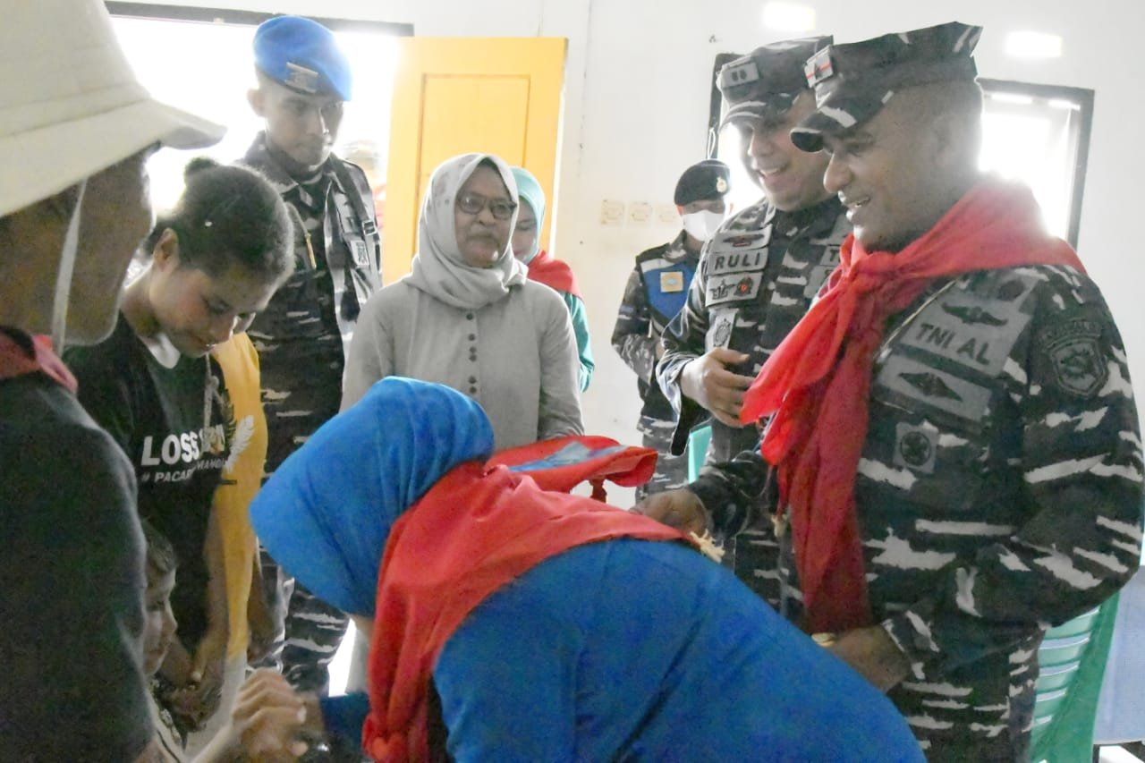 Danlantamal IX Pimpin Bhakti Kesehatan untuk Warga Negeri Piliana Maluku Tengah