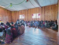 Satgas Yonif Mekanis 203/AK Tingkatkan Keimanan Lewat Ibadah Bersama Jemaat Gereja Mowi