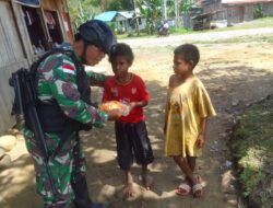 Kepedulian Satgas Pamtas Yonif Raider 142/KJ Berbagi ke Warga