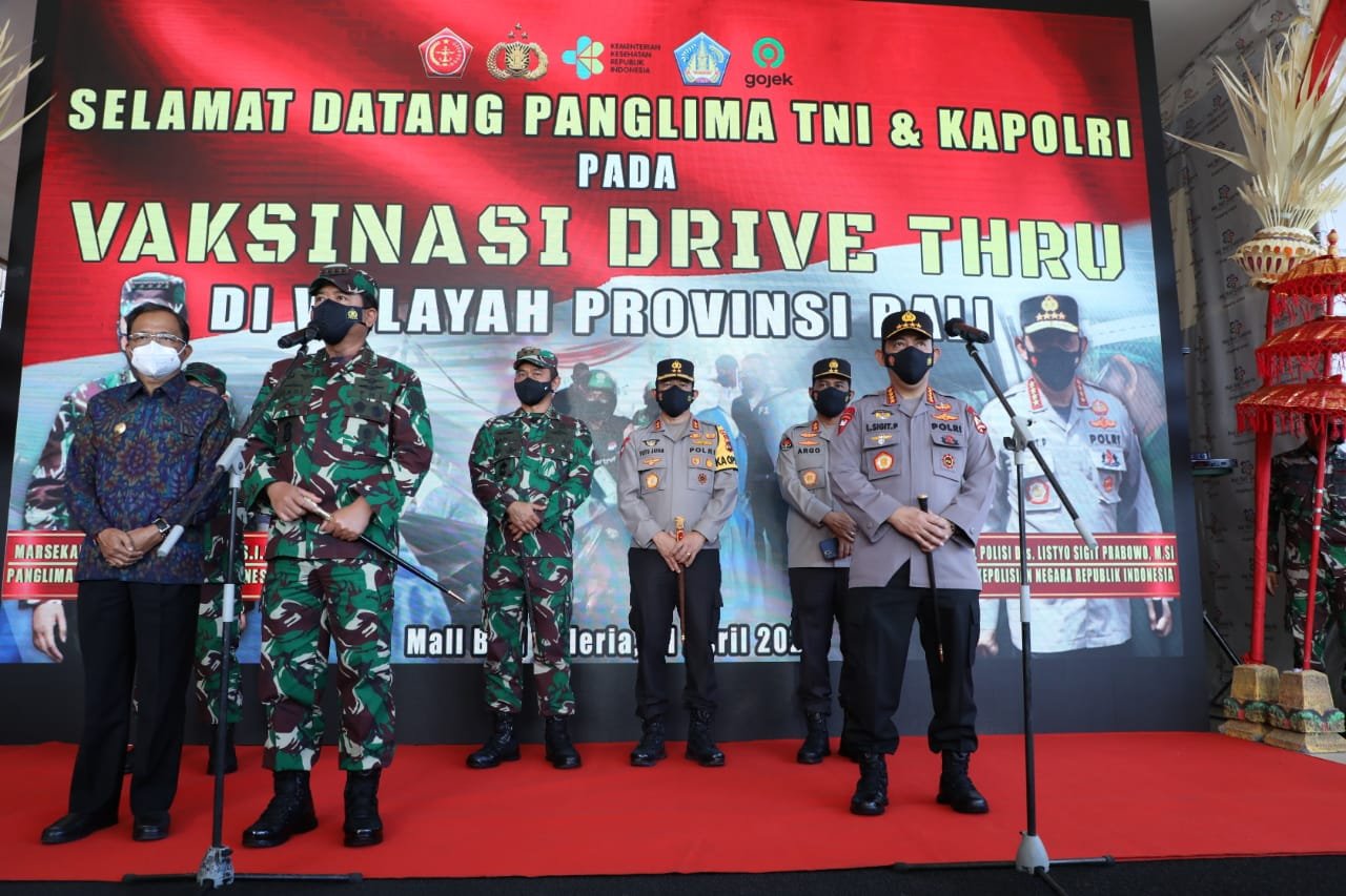 Panglima TNI dan Kapolri Tinjau Vaksinasi di Bali