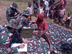 Pelayanan Pengobatan Keliling Satgas Pamrahwan Yonif 756 WMS untuk Kesehatan Masyarakat