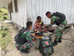 Satgas YR 142/KJ Silaturahmi Layani Kesehatan di Distrik Apahapsili