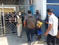 Prajurit TNI AL Bantu Pelaksanaan PPKM Mikro di Dumai