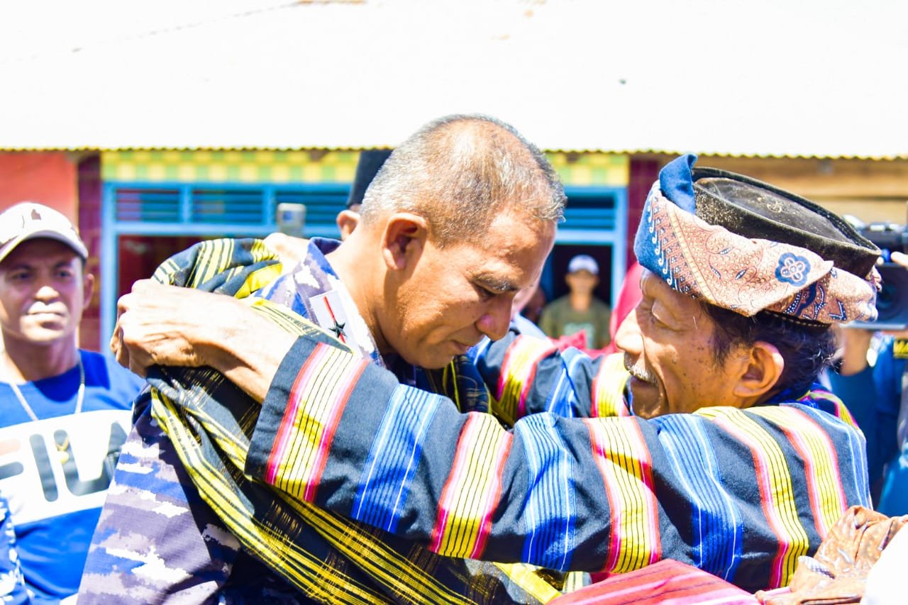 Danlantamal IX Hadiri Tradisi Antar Dulang di Piru untuk Dukung Pelestarian Budaya Daerah