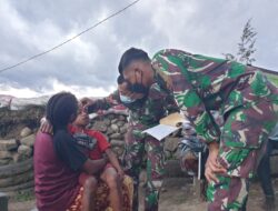 TNI Satgas Obati Warga Sakit di Pegunungan Tengah Papua