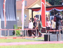 Panglima TNI Dampingi Presiden Tinjau Vaksinasi Massal di Mabes Polri
