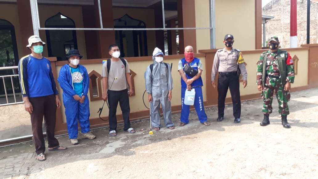 Hari Bhayangkara ke-75 di Tengah Pandemi, Polsek Serang Semprot Disinfektan
