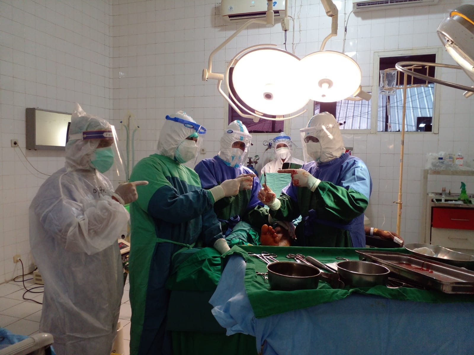 Dokter RST Ambon Ambil Risiko Tertular Covid untuk Selamatkan Korban Luka Tembak