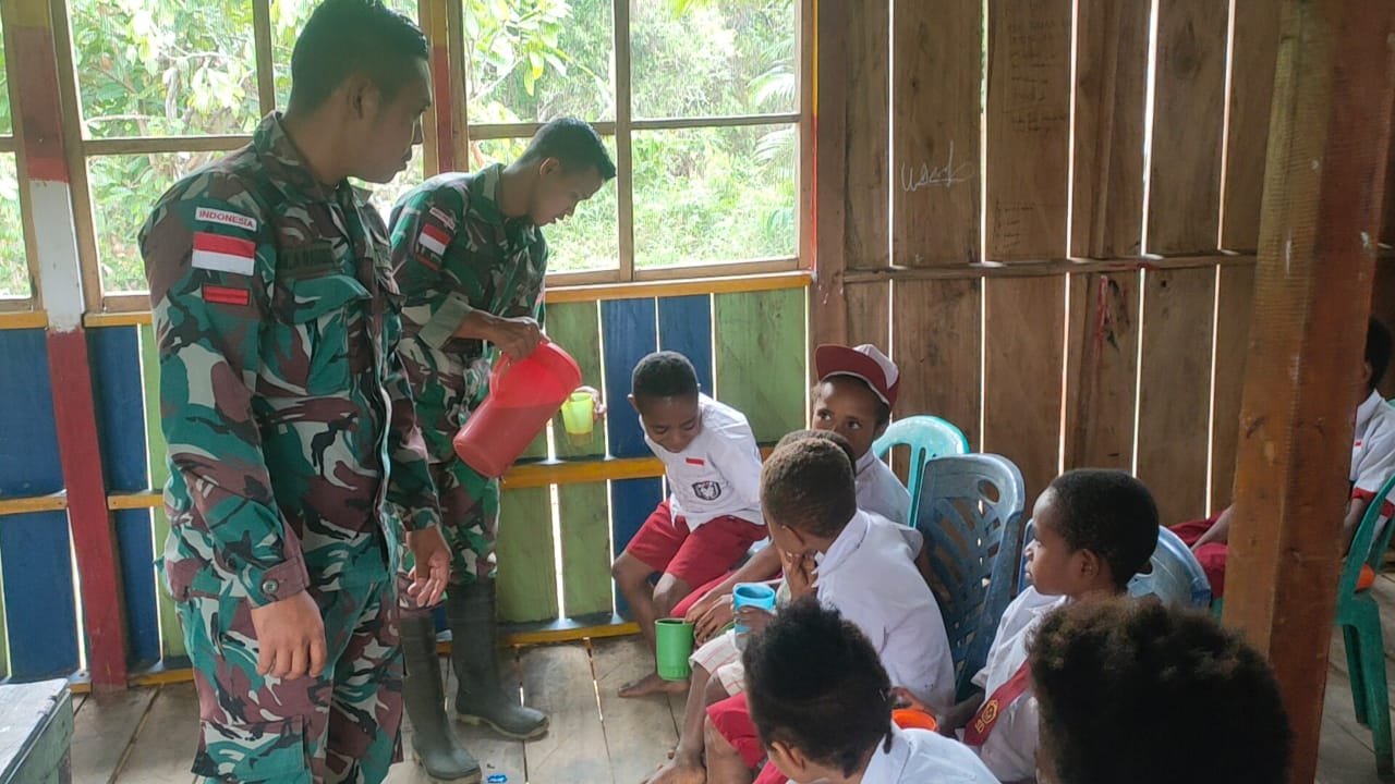 Susu Gratis untuk Anak Perbatasan Papua dari Satgas Pamtas Yonif 126/Kala Cakti