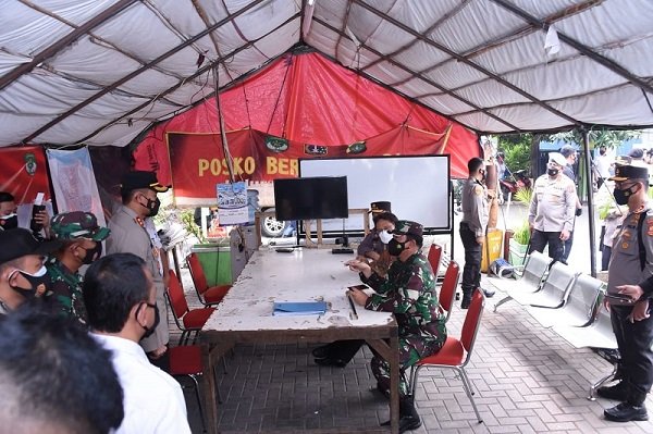 Panglima TNI dan Kapolri Tinjau PPKM Mikro di Marunda Kapuk Muara