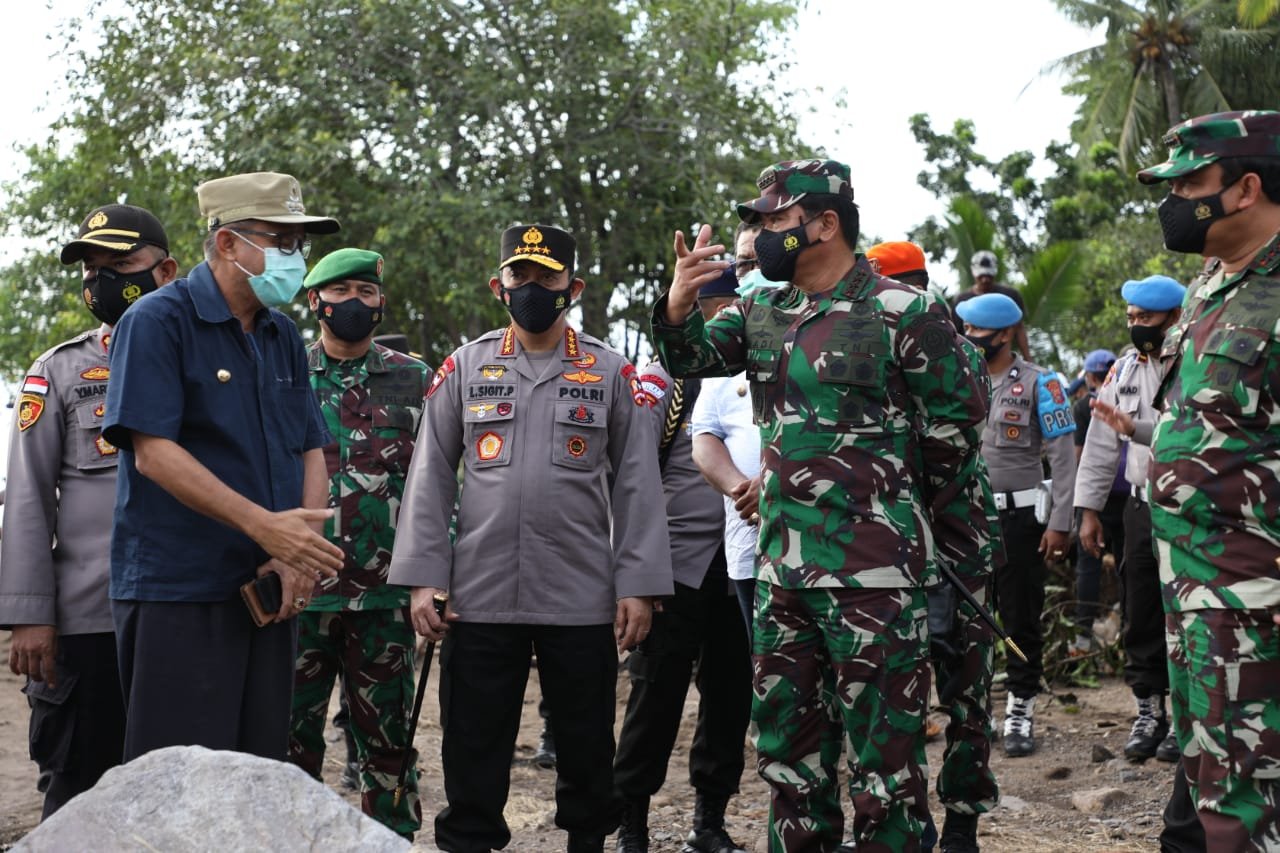 Panglima TNI dan Kapolri Tinjau Bencana di NTT Pastikan Bantuan Tersalur