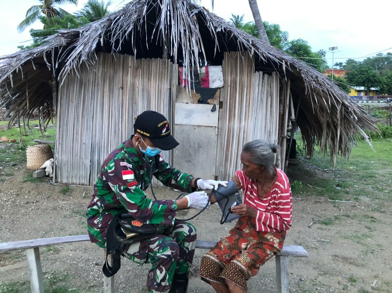 Satgas Yonif 744 Patroli Kesehatan di Perbatasan untuk Jamin Kesehatan