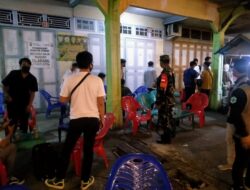 Koramil dan Polsek Pemangkat Razia Tempat Nongkrong Terapkan Prokes