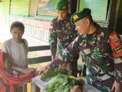 Masyarakat Barter Hasil Kebun dengan Satgas Pamtas Yonif 126/KC